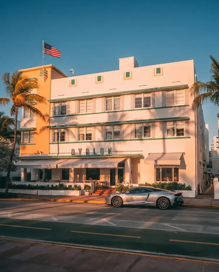 Hotel layby spot in Miami Beach