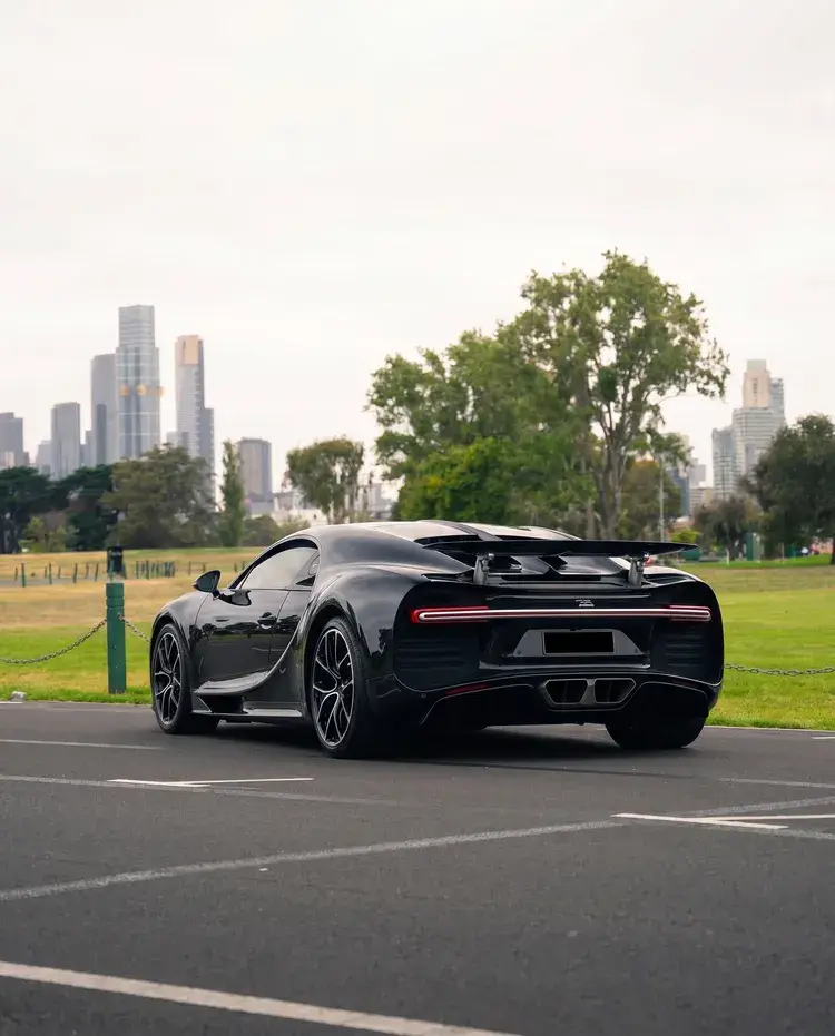 Inland Water city skyline spot in Melbourne